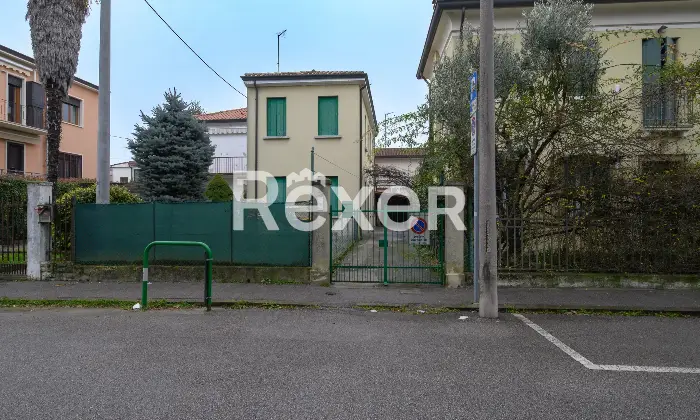 Rexer-Padova-Casa-su-due-livelli-libera-su-tre-lati-con-giardino-e-posto-auto-Altro