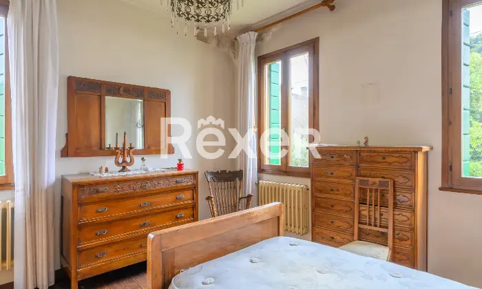 Rexer-Padova-casa-su-due-livelli-libera-su-tre-lati-con-giardino-e-posto-auto-Altro