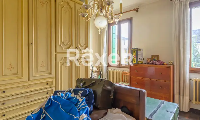 Rexer-Padova-Casa-su-due-livelli-libera-su-tre-lati-con-giardino-e-posto-auto-Altro