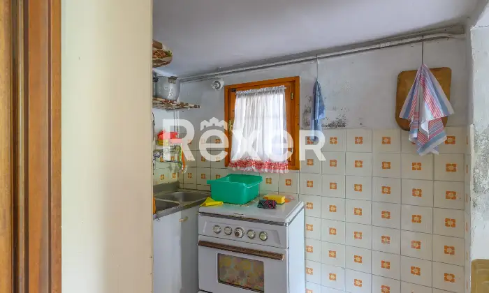 Rexer-Padova-casa-su-due-livelli-libera-su-tre-lati-con-giardino-e-posto-auto-Altro