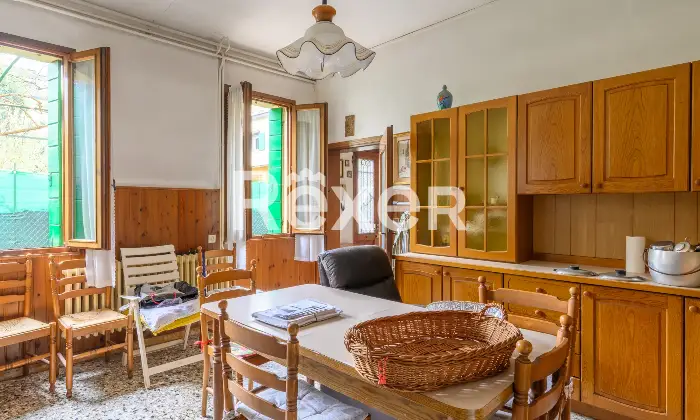 Rexer-Padova-casa-su-due-livelli-libera-su-tre-lati-con-giardino-e-posto-auto-Altro