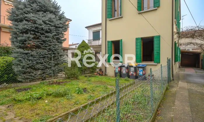 Rexer-Padova-casa-su-due-livelli-libera-su-tre-lati-con-giardino-e-posto-auto-Altro