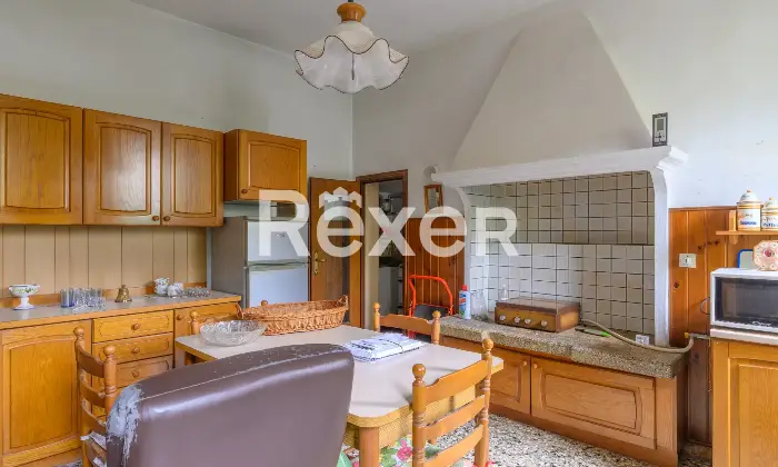 Rexer-Padova-casa-su-due-livelli-libera-su-tre-lati-con-giardino-e-posto-auto-Altro