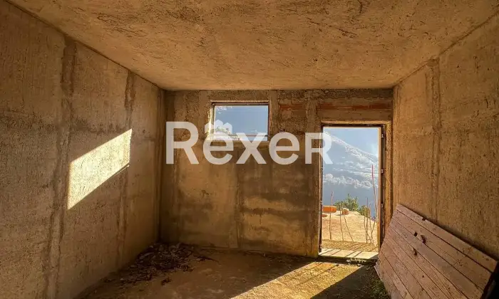 Rexer-Tramonti-Fabbricato-rurale-panoramico-a-Tramonti-nella-frazione-di-Carbonaro-Costiera-Amalfitana-Salone