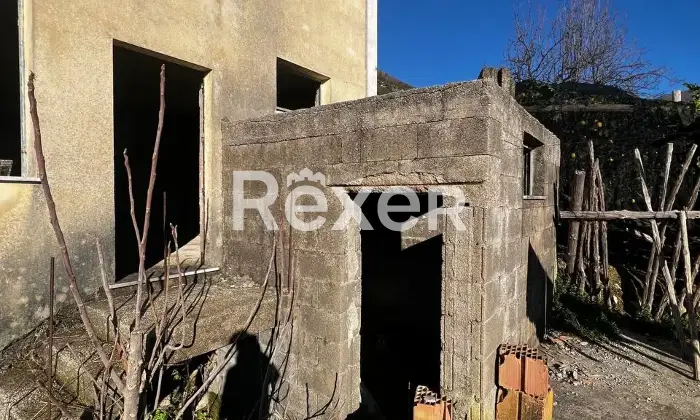 Rexer-Tramonti-Fabbricato-rurale-panoramico-a-Tramonti-Costiera-Amalfitana-Esterno