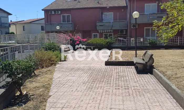 Rexer-San-Giovanni-la-Punta-VILLETTA-SCHIERA-MQ-LIVELLI-SEMINTERRATO-PIANO-RIALZATO-PIANO-Giardino