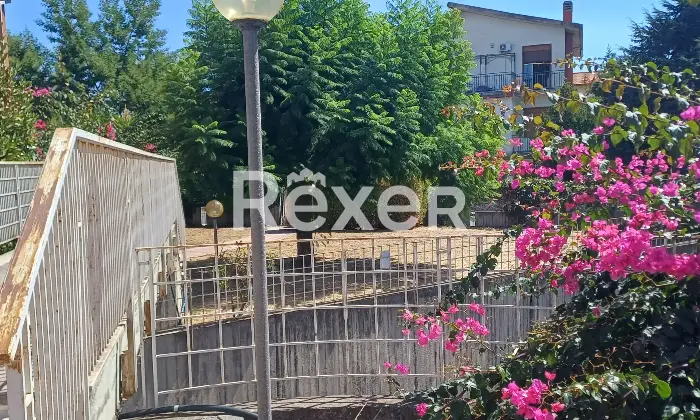 Rexer-San-Giovanni-la-Punta-VILLETTA-SCHIERA-MQ-LIVELLI-SEMINTERRATO-PIANO-RIALZATO-PIANO-Giardino