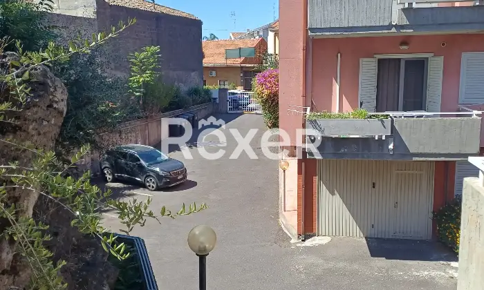Rexer-San-Giovanni-la-Punta-VILLETTA-SCHIERA-MQ-LIVELLI-SEMINTERRATO-PIANO-RIALZATO-PIANO-Terrazzo