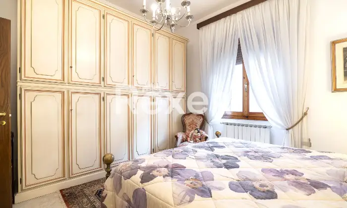 Rexer-Firenze-Firenzevia-Carocci-vani-oltre-giardino-e-box-auto-Camera-da-letto-matrimoniale