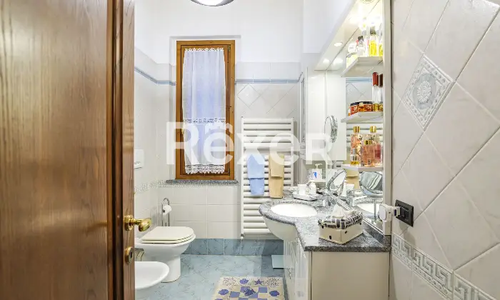 Rexer-Firenze-Firenzevia-Carocci-vani-oltre-giardino-e-box-auto-Bagno