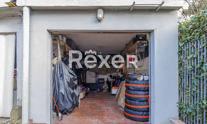 Rexer-Firenze-Firenzevia-Carocci-vani-oltre-giardino-e-box-auto-Box
