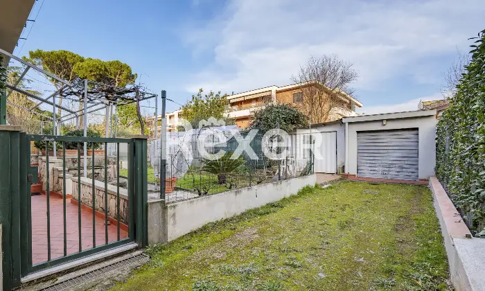 Rexer-Firenze-Firenzevia-Carocci-vani-oltre-giardino-e-box-auto-Giardino