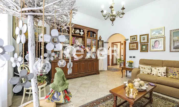 Rexer-Firenze-Firenzevia-Carocci-vani-oltre-giardino-e-box-auto-Salone