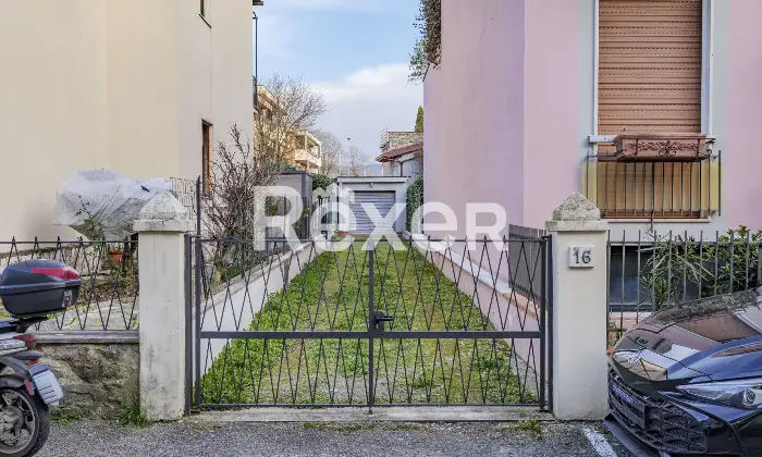 Rexer-Firenze-Firenzevia-Carocci-vani-oltre-giardino-e-box-auto-Esterno