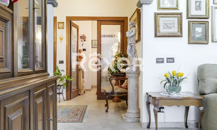 Rexer-Firenze-Firenzevia-Carocci-vani-oltre-giardino-e-box-auto-Salone