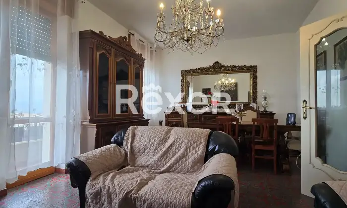 Rexer-Penne-Villa-indipendente-su-tre-livelli-con-garage-a-Penne-Altro