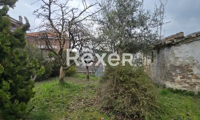 Rexer-Penne-Villa-indipendente-su-tre-livelli-con-garage-a-Penne-Altro