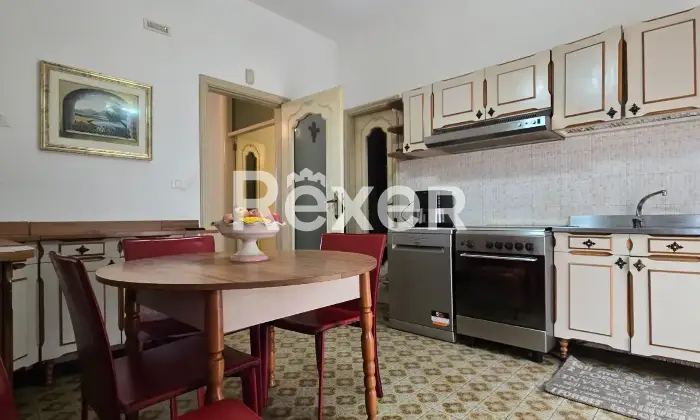 Rexer-Penne-Villa-indipendente-su-tre-livelli-con-garage-a-Penne-Altro