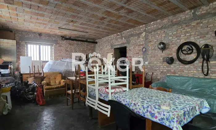 Rexer-Penne-Villa-indipendente-su-tre-livelli-con-garage-a-Penne-Altro