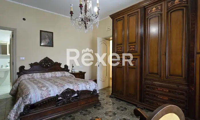 Rexer-Penne-Villa-indipendente-su-tre-livelli-con-garage-a-Penne-Altro