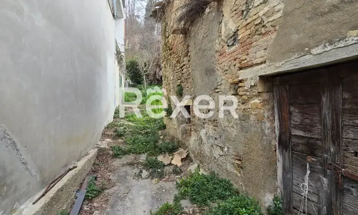 Rexer-Penne-Villa-indipendente-su-tre-livelli-con-garage-a-Penne-Altro