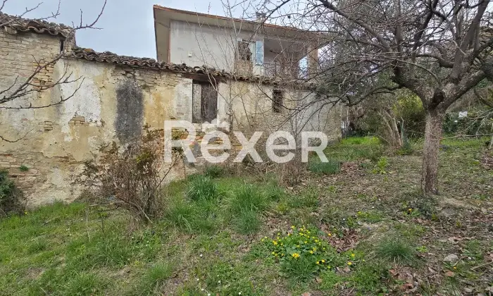 Rexer-Penne-Villa-indipendente-su-tre-livelli-con-garage-a-Penne-Altro