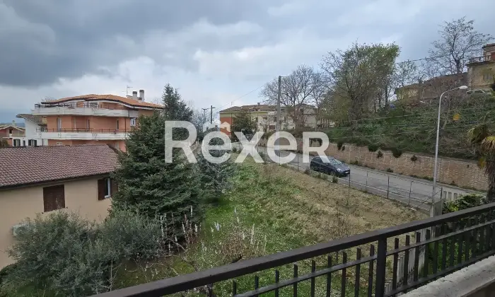 Rexer-Penne-Villa-indipendente-su-tre-livelli-con-garage-a-Penne-Altro