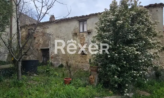 Rexer-Penne-Villa-indipendente-su-tre-livelli-con-garage-a-Penne-Altro