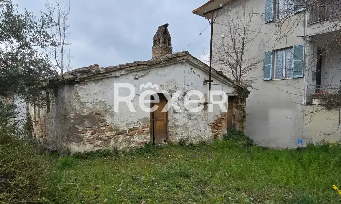 Rexer-Penne-Villa-indipendente-su-tre-livelli-con-garage-a-Penne-Altro