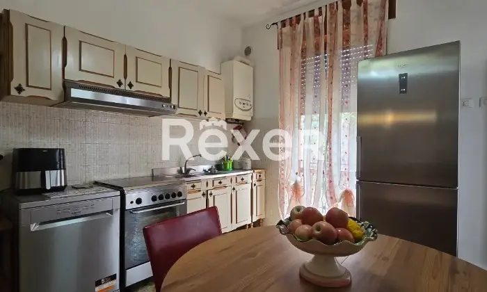Rexer-Penne-Villa-indipendente-su-tre-livelli-con-garage-a-Penne-Altro