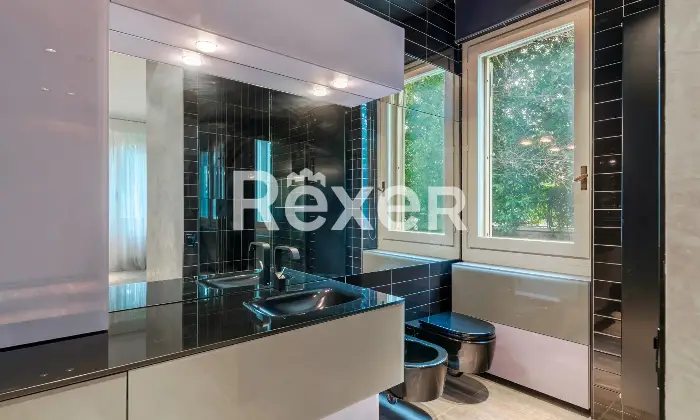 Rexer-Brescia-Ampio-Bilocale-e-trilocale-con-posti-auto-coperti-Altro