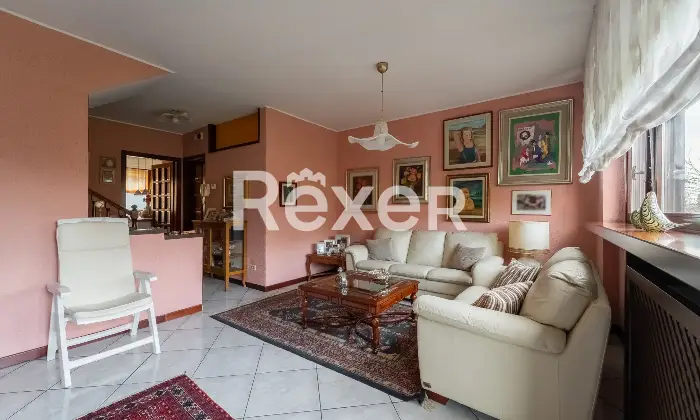 Rexer-Rho-Villetta-a-schiera-con-box-Altro