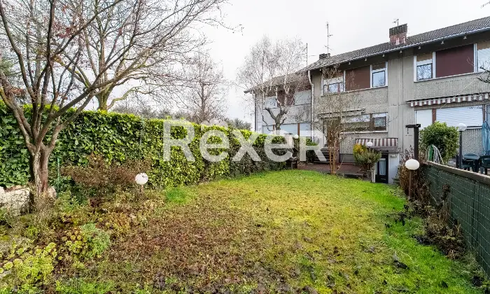 Rexer-Rho-Villetta-a-schiera-con-box-Altro