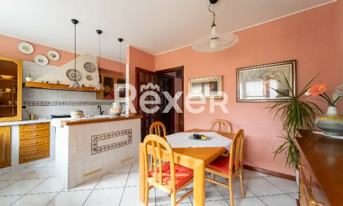 Rexer-Rho-Villetta-a-schiera-con-box-Altro