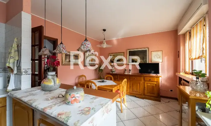 Rexer-Rho-Villetta-a-schiera-con-box-Altro