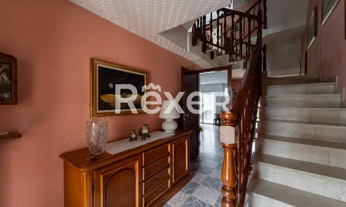 Rexer-Rho-Villetta-a-schiera-con-box-Altro