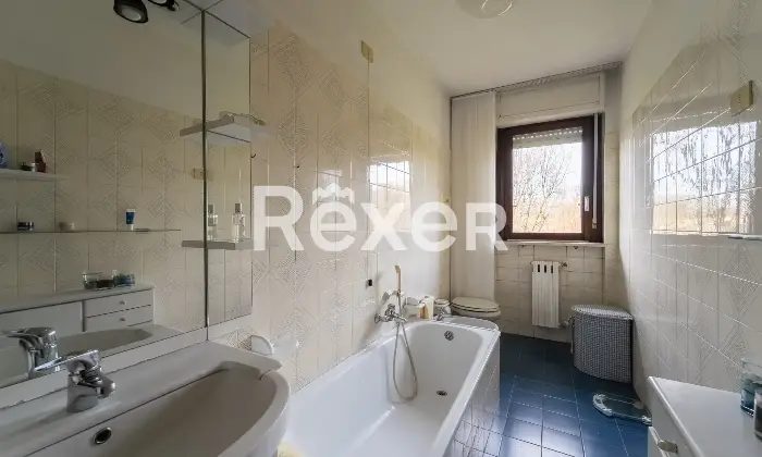 Rexer-Rho-Villetta-a-schiera-con-box-Altro