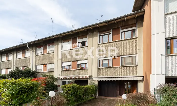 Rexer-Rho-Villetta-a-schiera-con-box-Altro