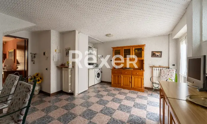 Rexer-Rho-Villetta-a-schiera-con-box-Altro