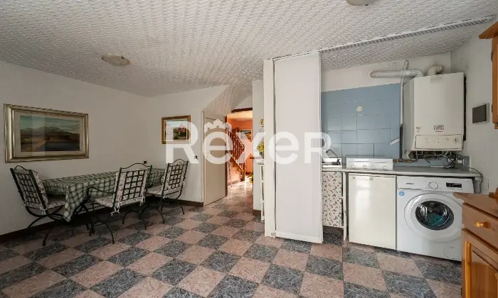 Rexer-Rho-Villetta-a-schiera-con-box-Altro