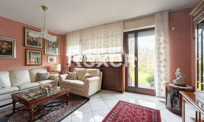 Rexer-Rho-Villetta-a-schiera-con-box-Altro