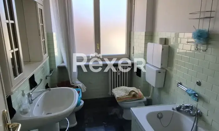 Rexer-Ivrea-Vendesi-Appartamento-in-Centro-a-Ivrea-Bagno