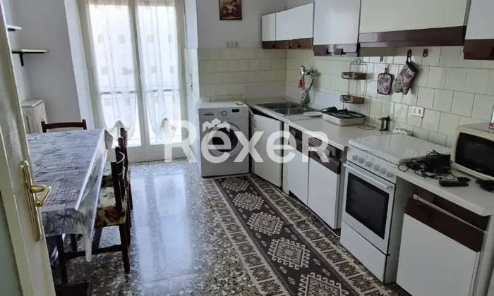 Rexer-Ivrea-Vendesi-Appartamento-in-Centro-a-Ivrea-Cucina