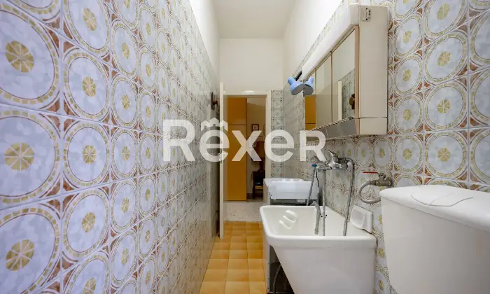 Rexer-Matera-Luminoso-appartamento-in-classe-A-con-posto-auto-condominiale-Bagno