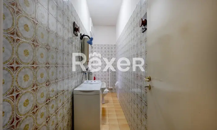 Rexer-Matera-Luminoso-appartamento-in-classe-A-con-posto-auto-condominiale-Bagno