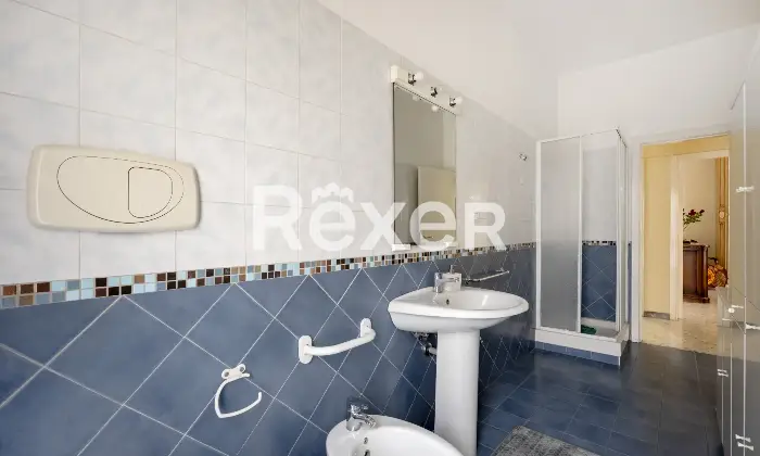 Rexer-Matera-Luminoso-appartamento-in-classe-A-con-posto-auto-condominiale-Bagno-di-servizio