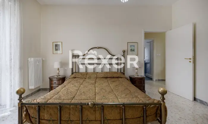 Rexer-Matera-Luminoso-appartamento-in-classe-A-con-posto-auto-condominiale-Camera-da-letto-matrimoniale