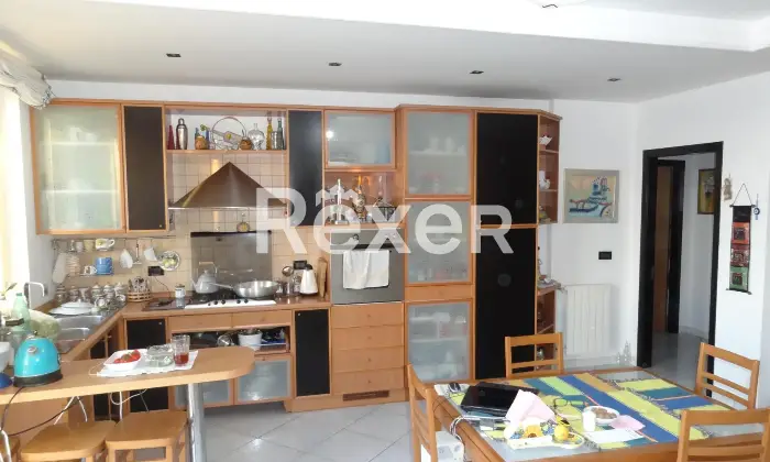 Rexer-Barcellona-Pozzo-di-Gotto-APPARTAMENTO-PANORAMICO-VISTA-ISOLE-EOLIE-MILAZZO-E-MARINELLO-ARREDATO-Cucina