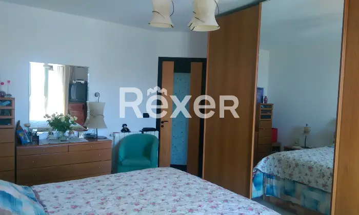 Rexer-Barcellona-Pozzo-di-Gotto-APPARTAMENTO-PANORAMICO-VISTA-ISOLE-EOLIE-MILAZZO-E-MARINELLO-ARREDATO-CameraDaLetto