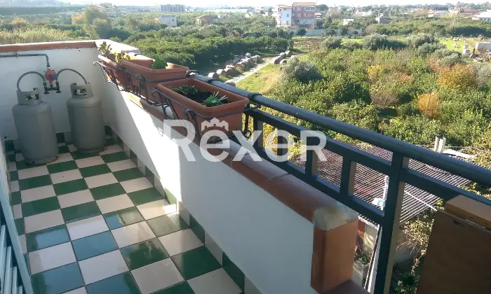 Rexer-Barcellona-Pozzo-di-Gotto-APPARTAMENTO-PANORAMICO-VISTA-ISOLE-EOLIE-MILAZZO-E-MARINELLO-ARREDATO-Terrazzo